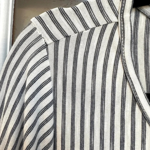 Max Studio Women's Tie Sleeve Blouse in Ivory/Indigo Dainty Stripe Plus Size 2X - Picture 6 of 13